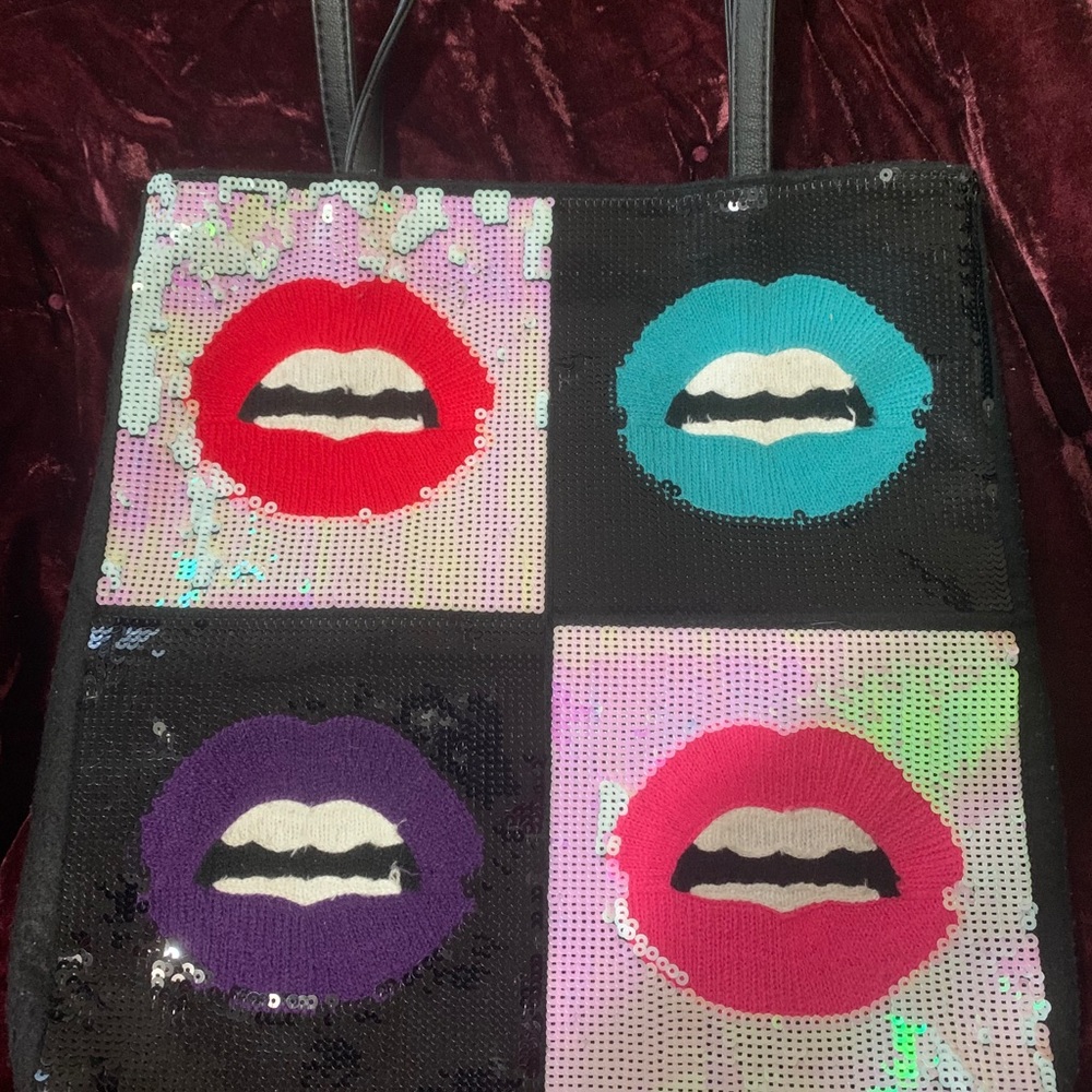 Betsey Johnson lip handbag